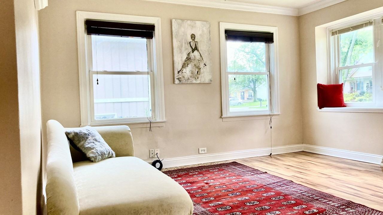 207 Village Rd - Photo 5 of 20