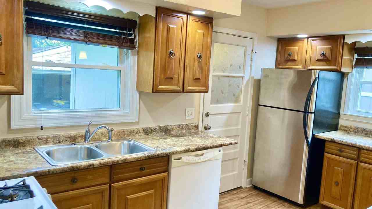 207 Village Rd - Photo 6 of 20