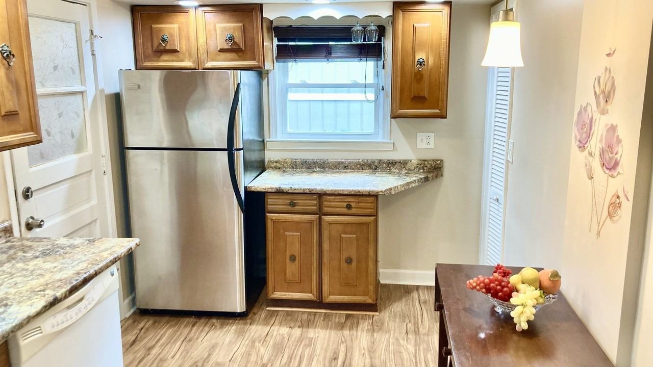 207 Village Rd - Photo 7 of 20