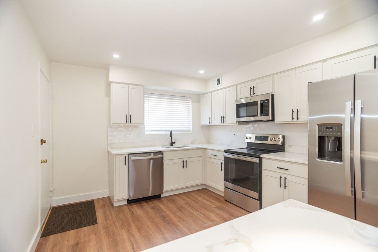9446 Bay Colony Dr #1S - Photo 4 of 20