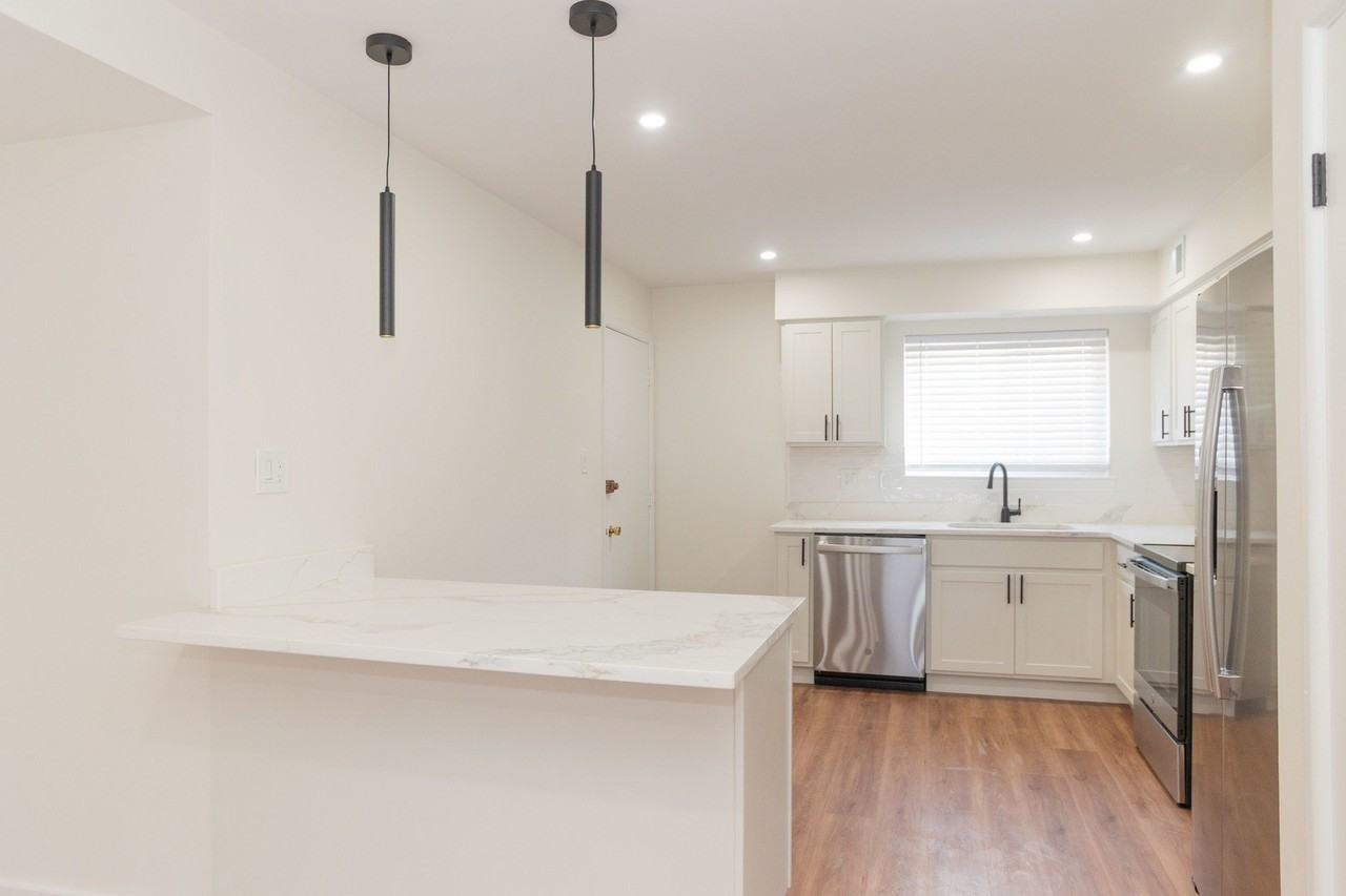 9446 Bay Colony Dr #1S - Photo 5 of 20
