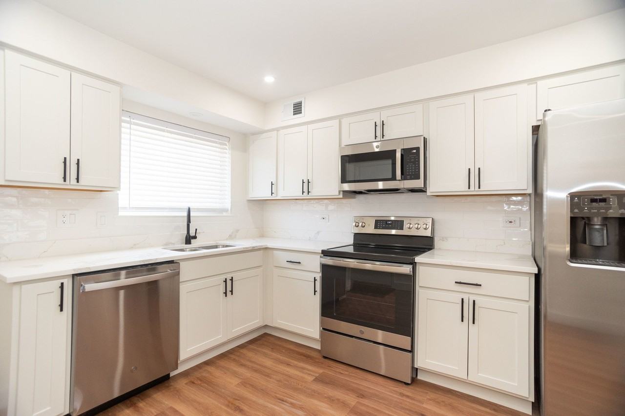 9446 Bay Colony Dr #1S - Photo 6 of 20