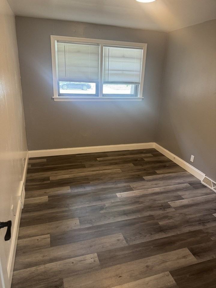 208 1/2 Blackstone St - Photo 6 of 14
