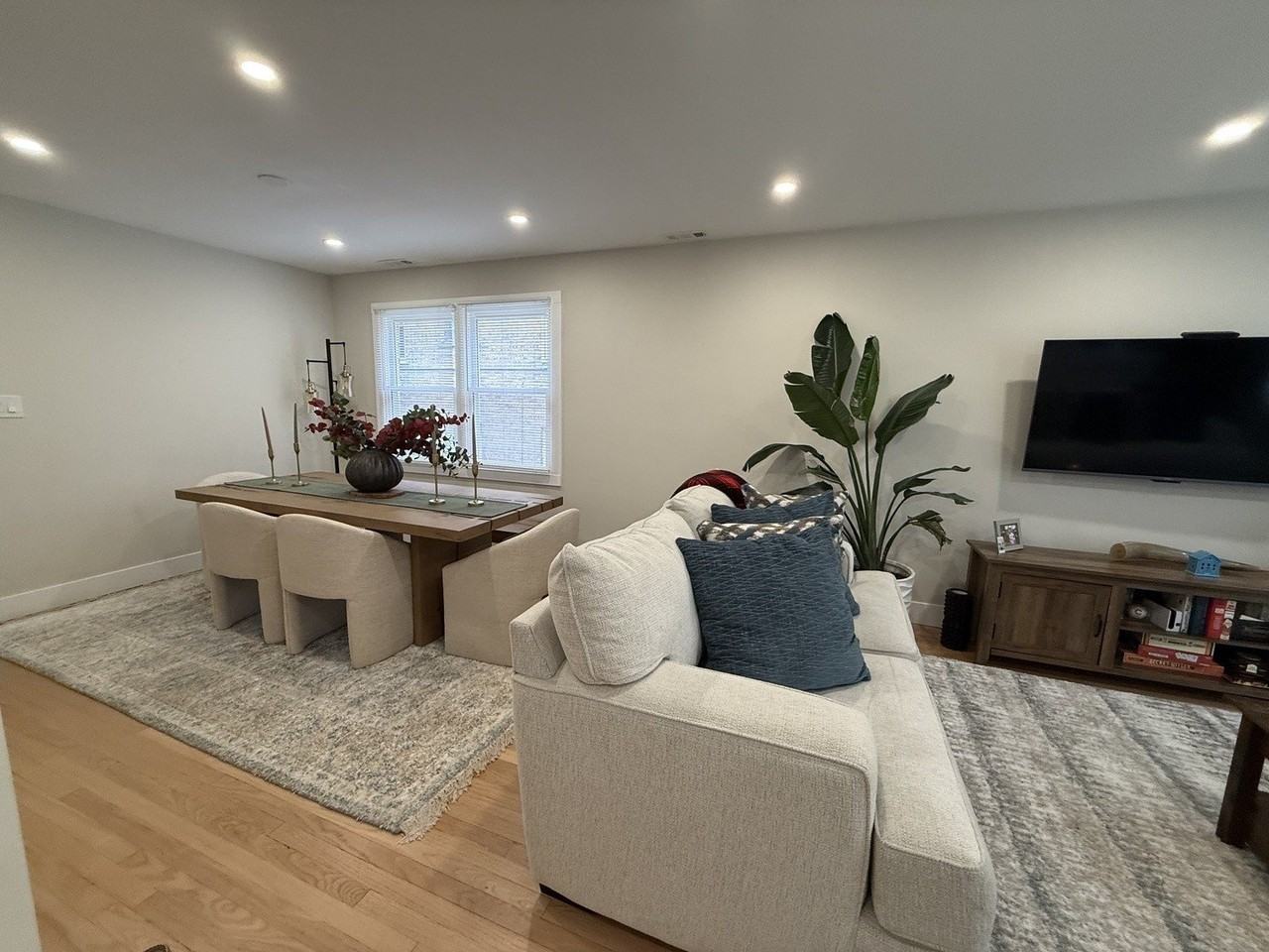 2607 W Rascher Ave #1 - Photo 2 of 12