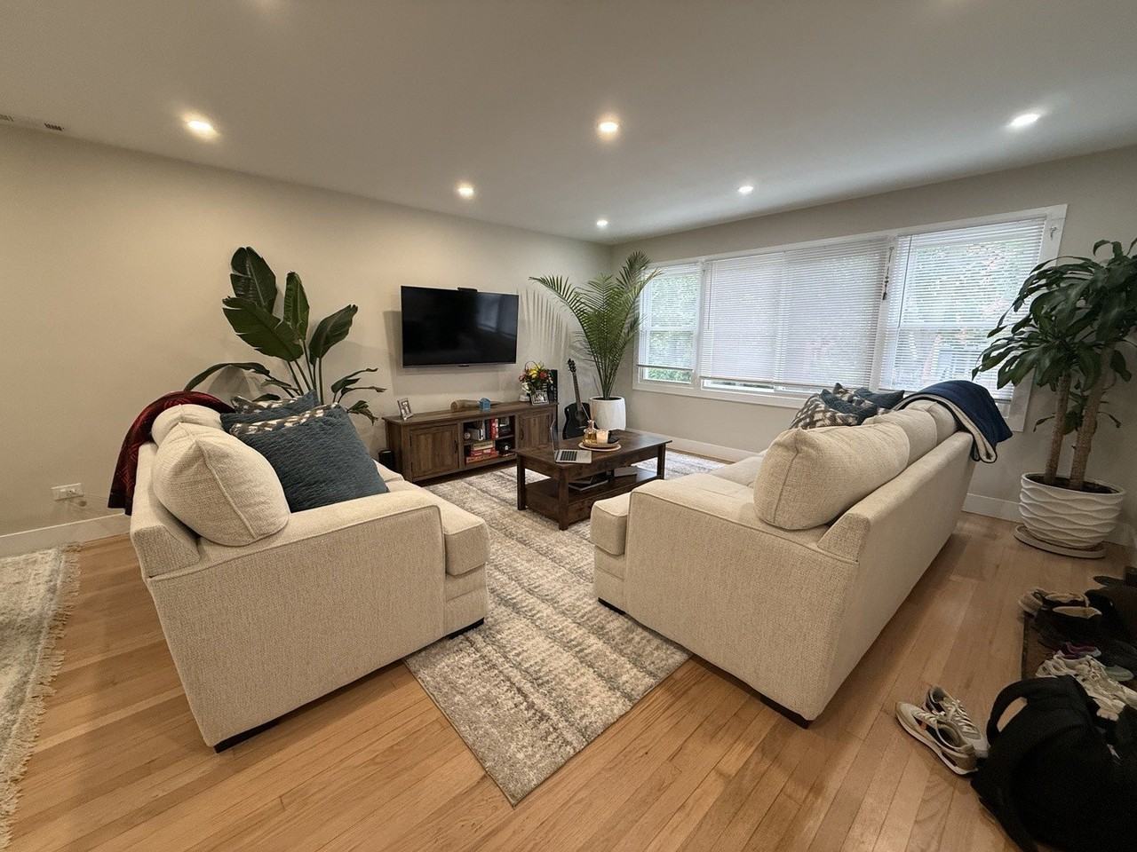 2607 W Rascher Ave #1 - Photo 3 of 12