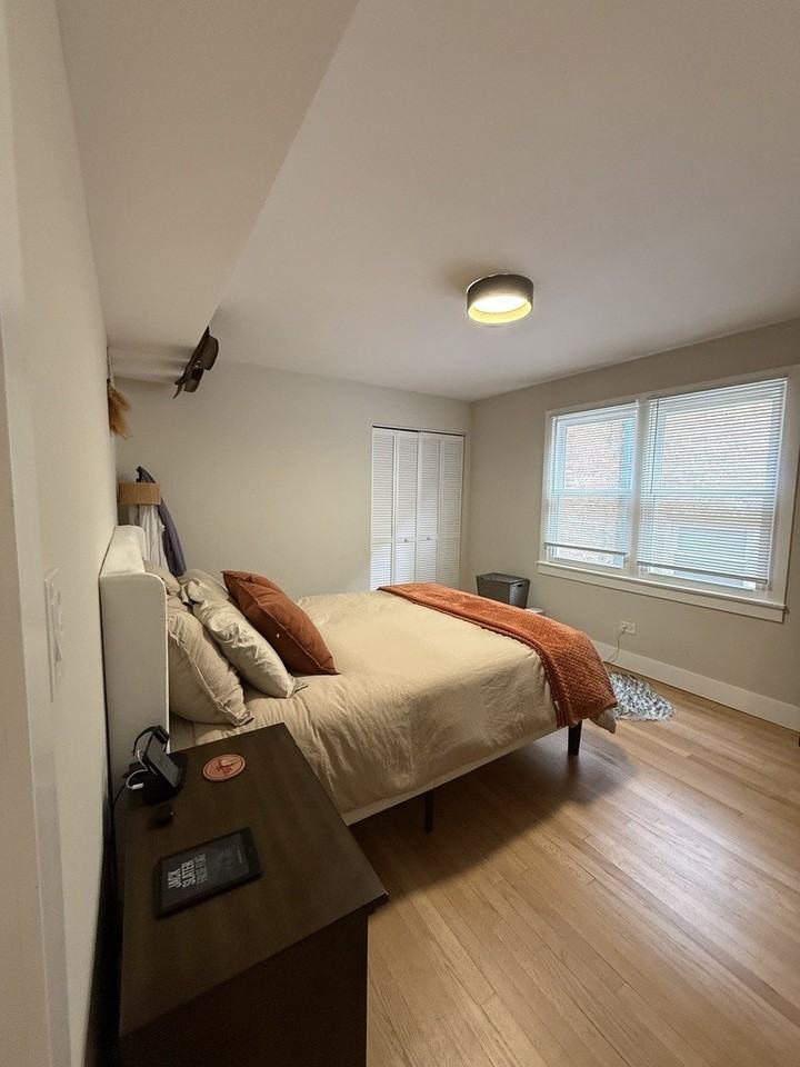 2607 W Rascher Ave #1 - Photo 5 of 12