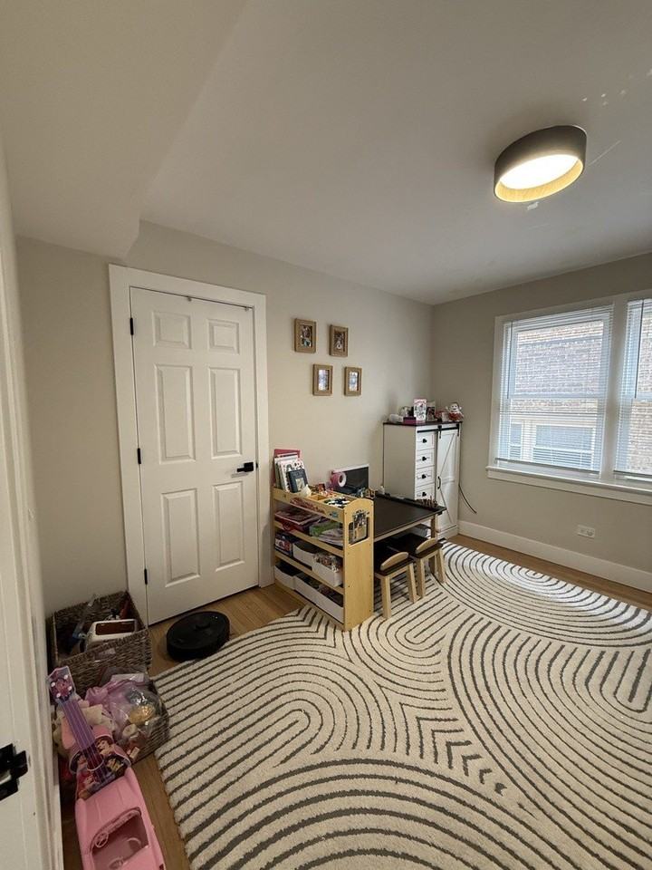 2607 W Rascher Ave #1 - Photo 7 of 12