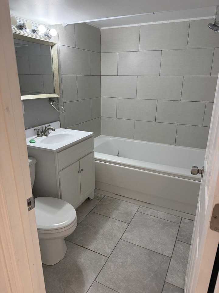 125 E North Ave #B - Photo 4 of 7
