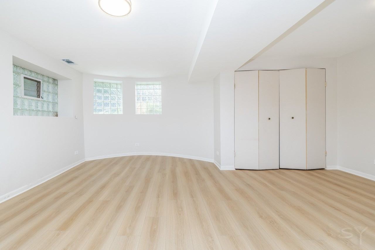 4613 N Malden St #G - Photo 4 of 14