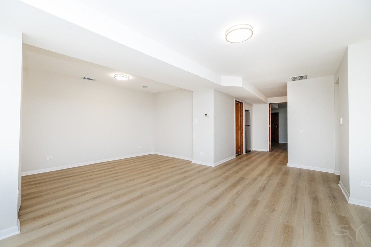 4613 N Malden St #G - Photo 7 of 14