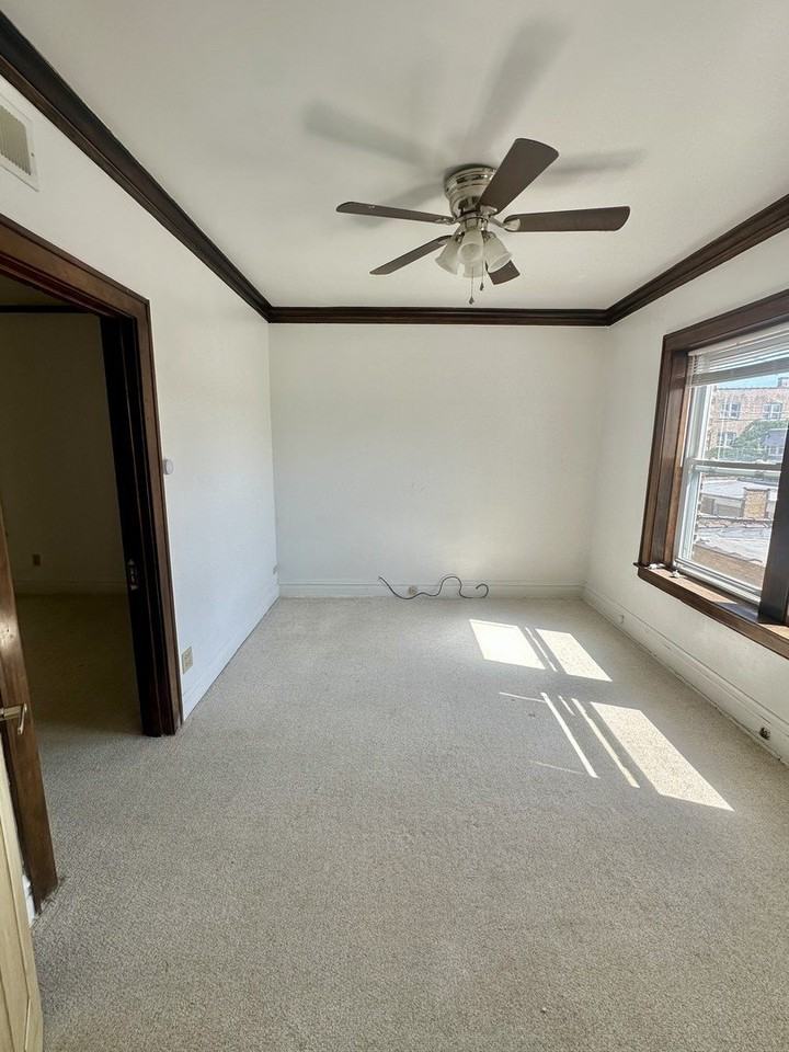 6229 N Claremont Ave #2 - Photo 6 of 15