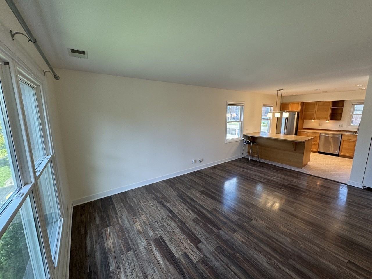 425 Beechwood Dr - Photo 2 of 14