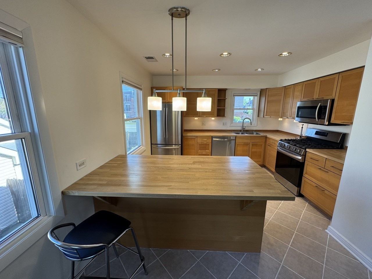 425 Beechwood Dr - Photo 3 of 14