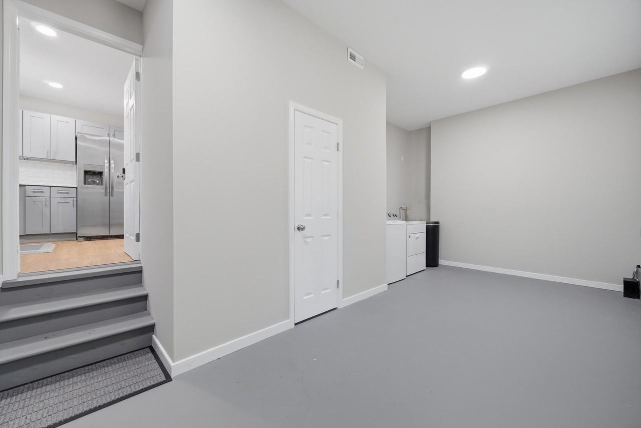 Oakwood Cir - Photo 2 of 20