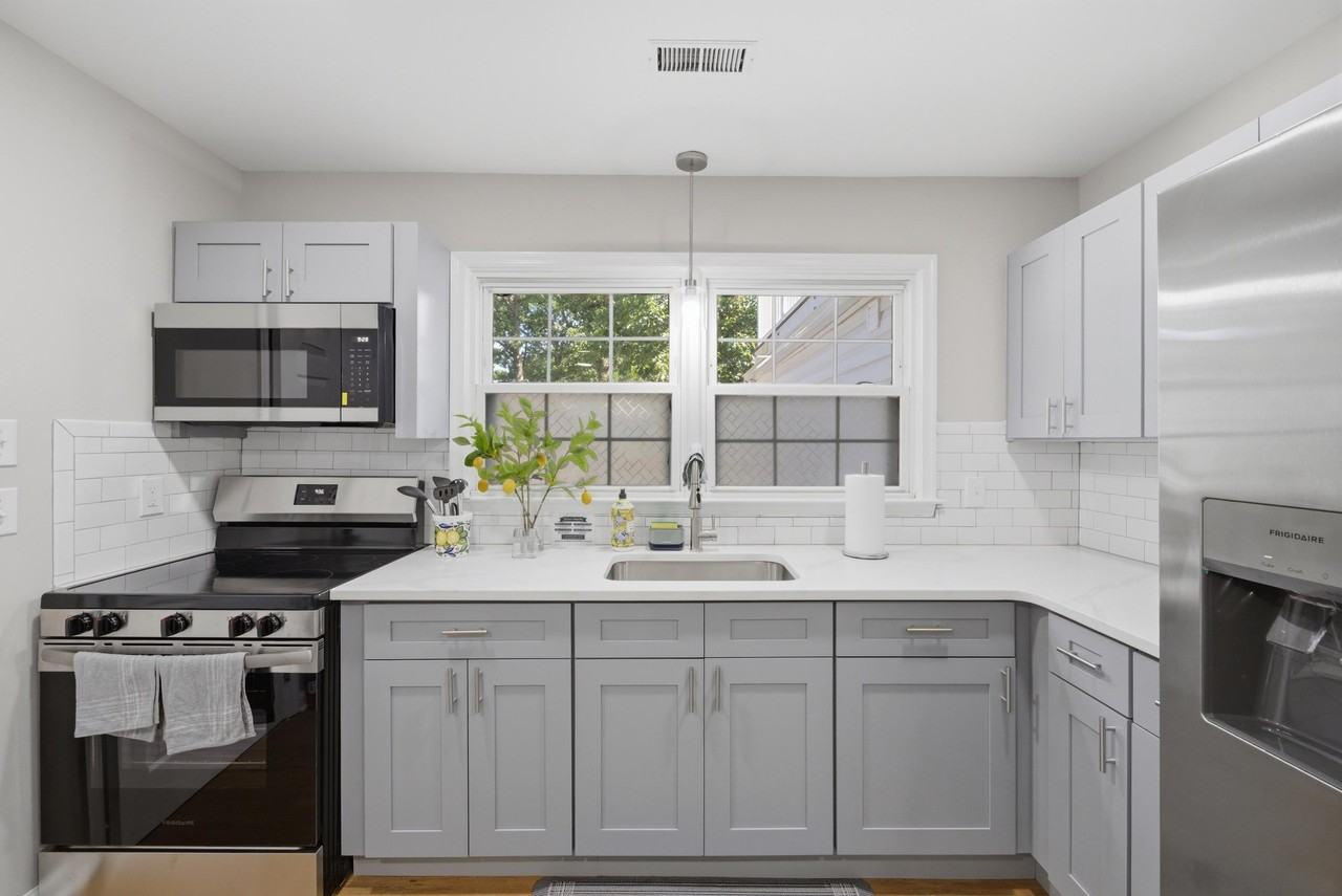 Oakwood Cir - Photo 4 of 20