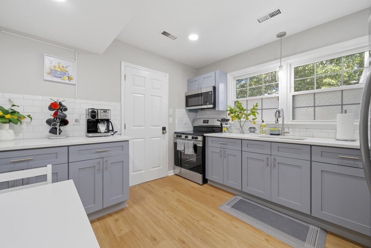 Oakwood Cir - Photo 5 of 20