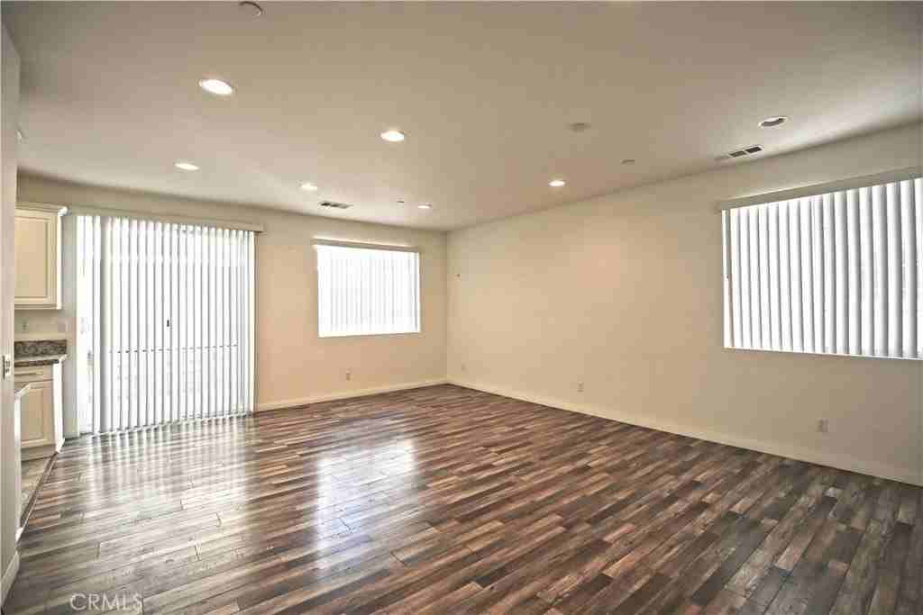 683 Huron Pl - Photo 3 of 18