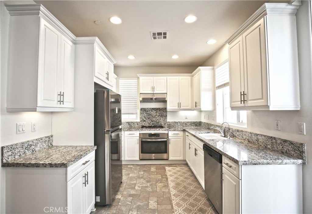 683 Huron Pl - Photo 4 of 18