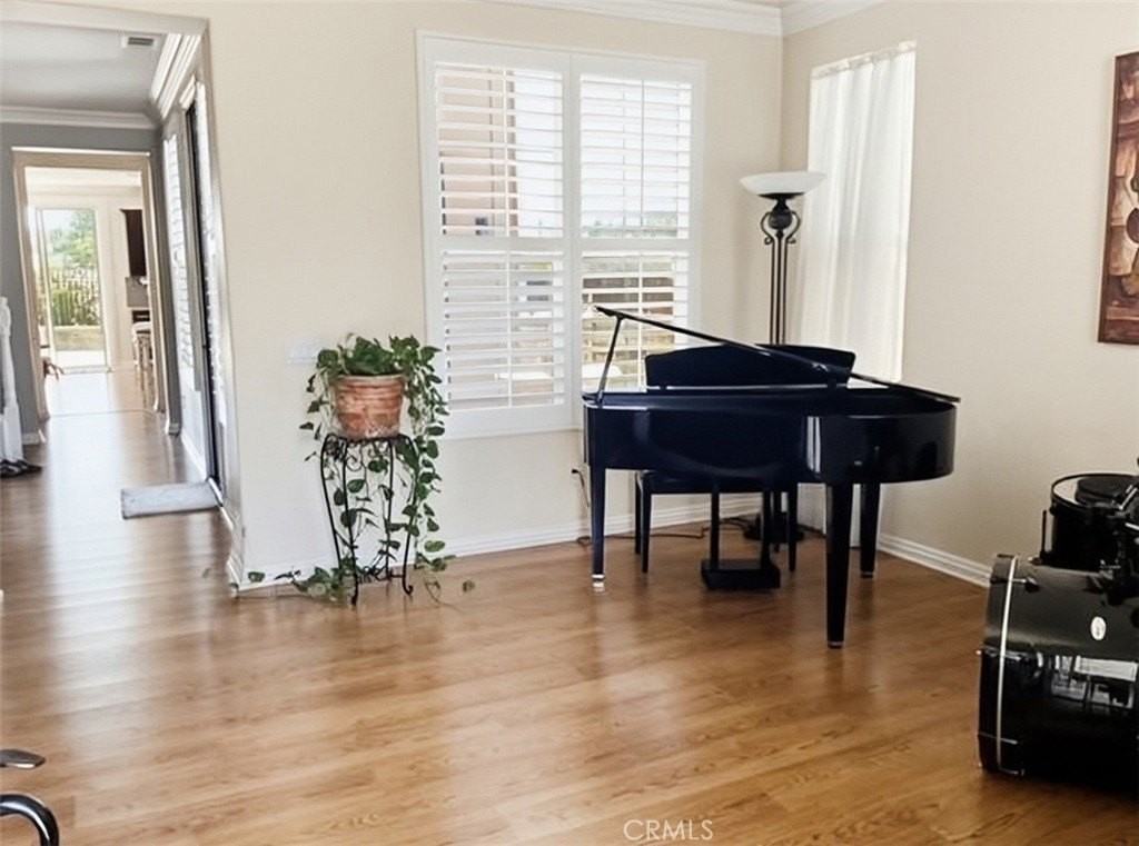 656 Milford St - Photo 4 of 21