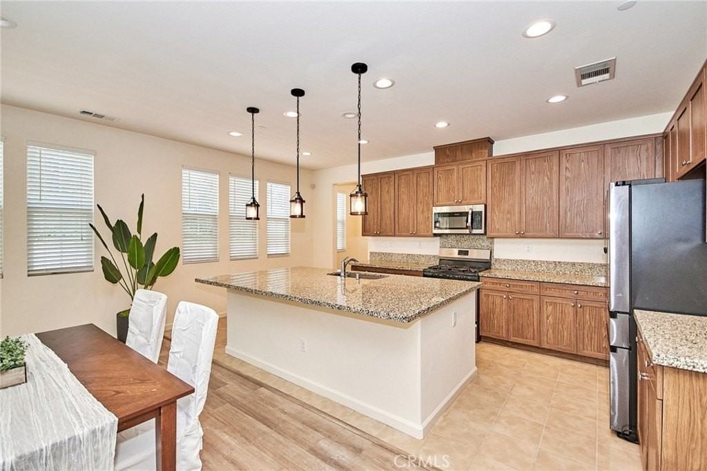 1523 Johnson Ct - Photo 4 of 13