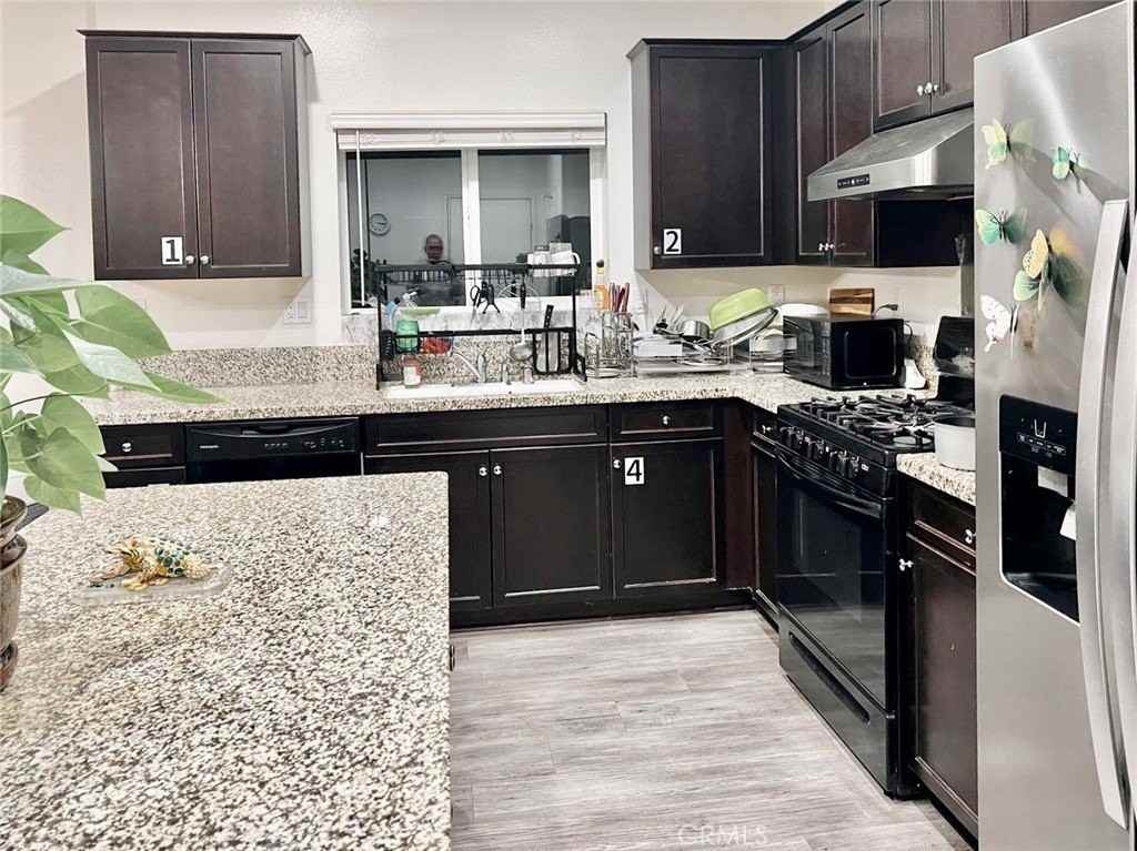 2463 E Derby Ln - Photo 3 of 13