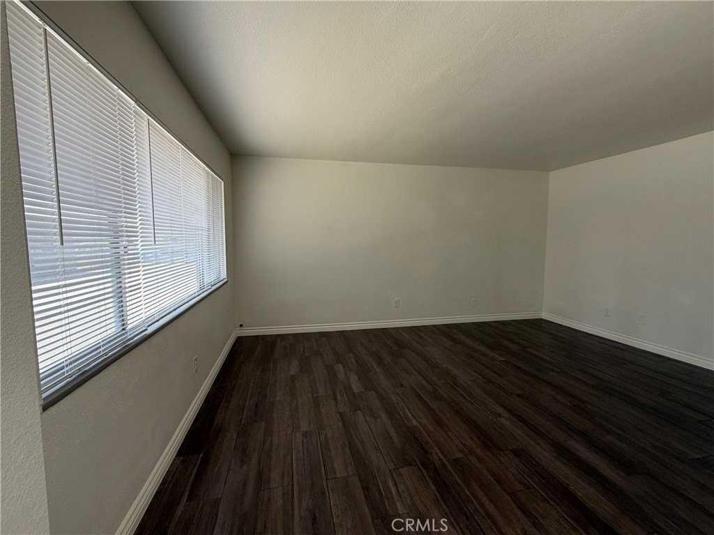 313 W 44th St - Photo 3 of 10