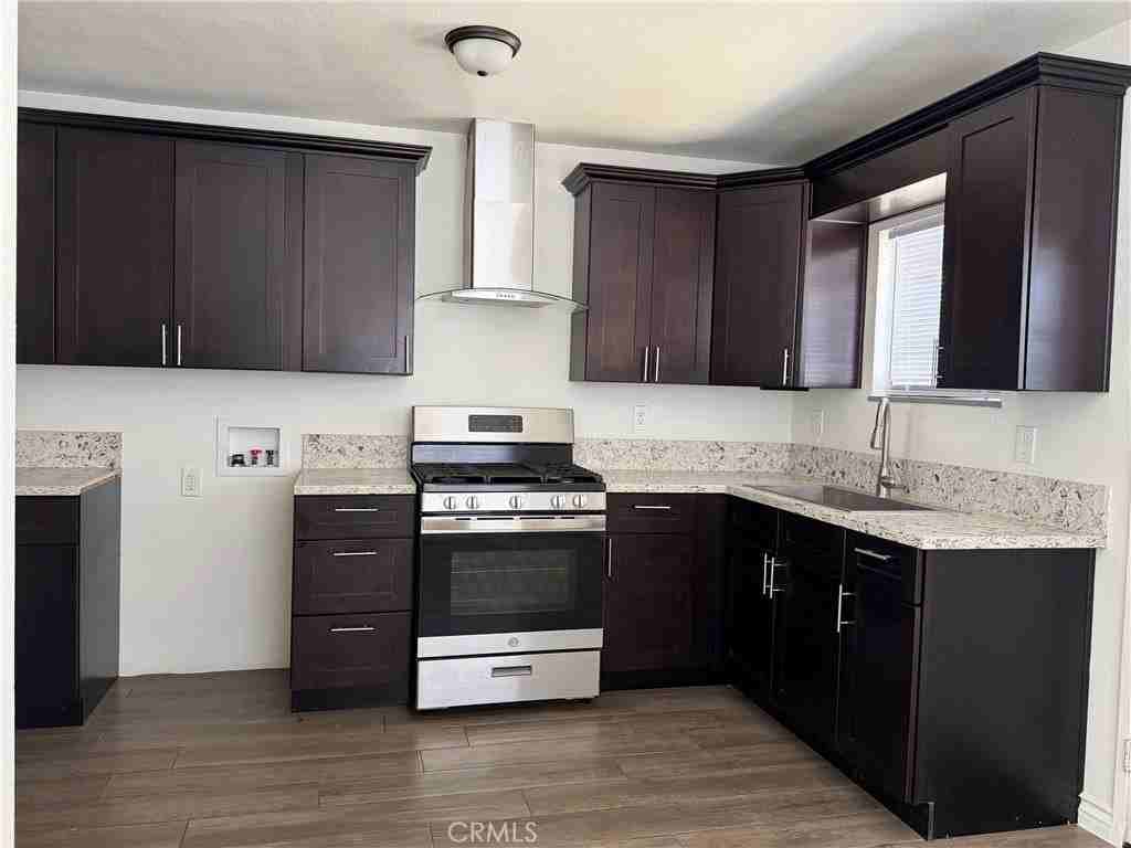 313 W 44th St - Photo 4 of 10