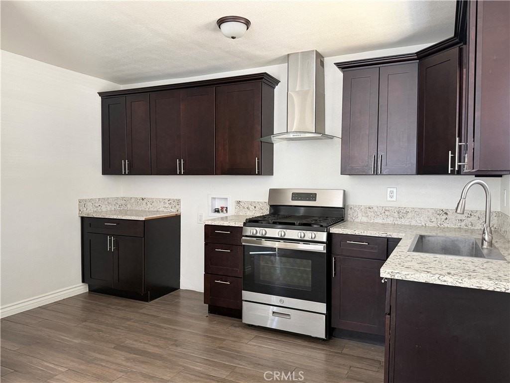 313 W 44th St - Photo 6 of 10