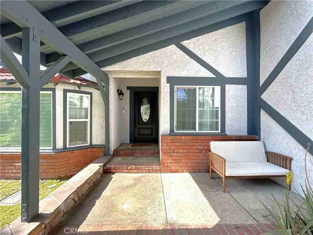 941 W 23rd St - Photo 3 of 30