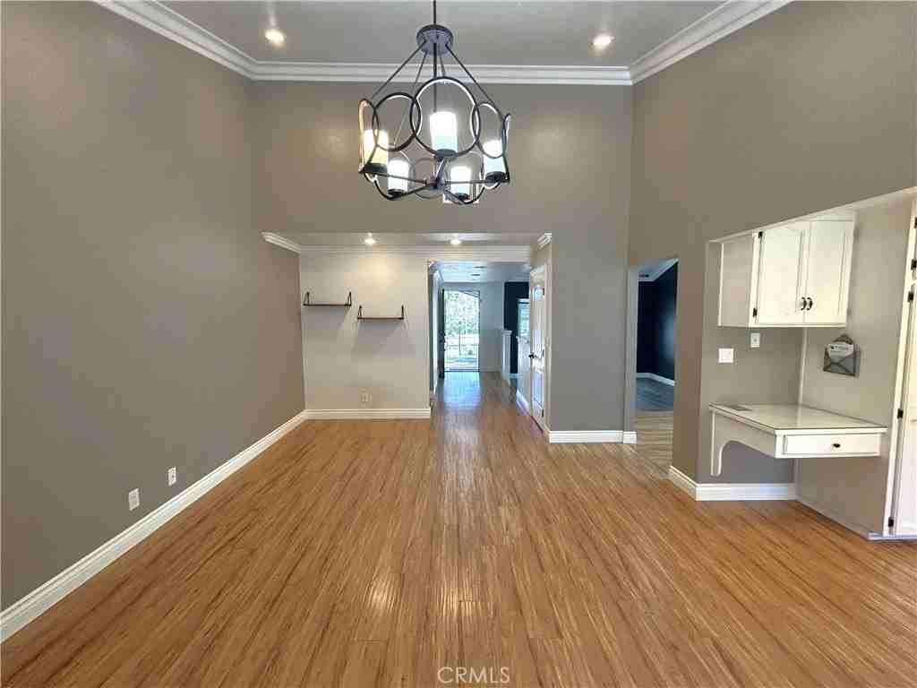 941 W 23rd St - Photo 6 of 30