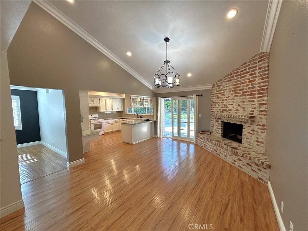 941 W 23rd St - Photo 7 of 30