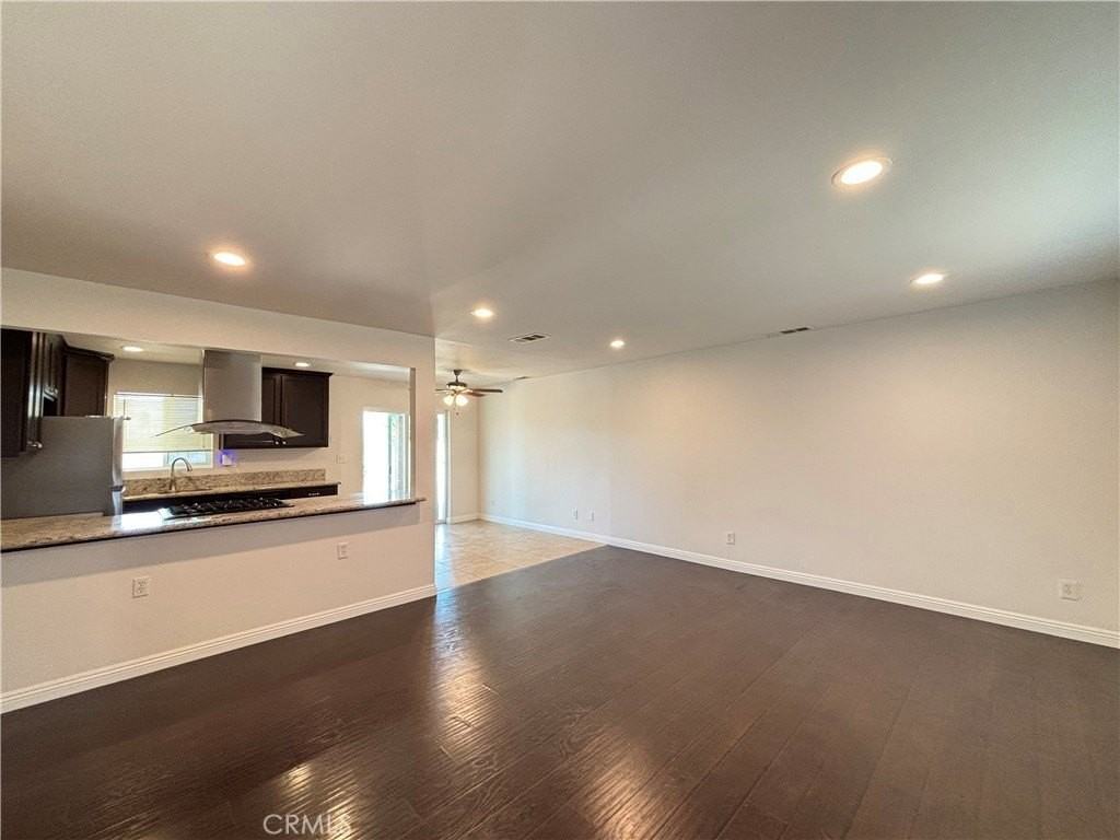 27531 Temple St - Photo 5 of 35