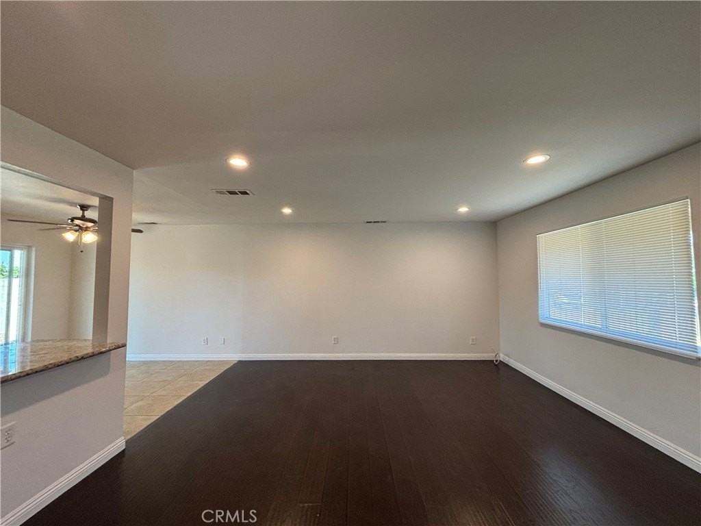 27531 Temple St - Photo 6 of 35
