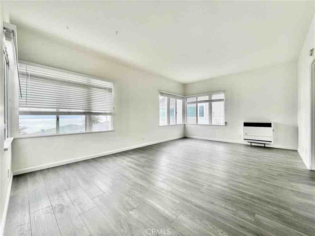 364 Cliff Dr #7 - Photo 3 of 13