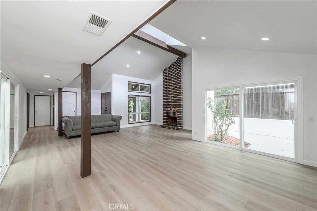 5016 Paseo De Vega - Photo 5 of 31