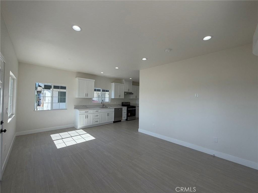 7684 Ruthann Ave - Photo 4 of 10