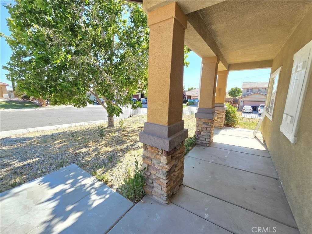15338 Baxter St - Photo 4 of 44