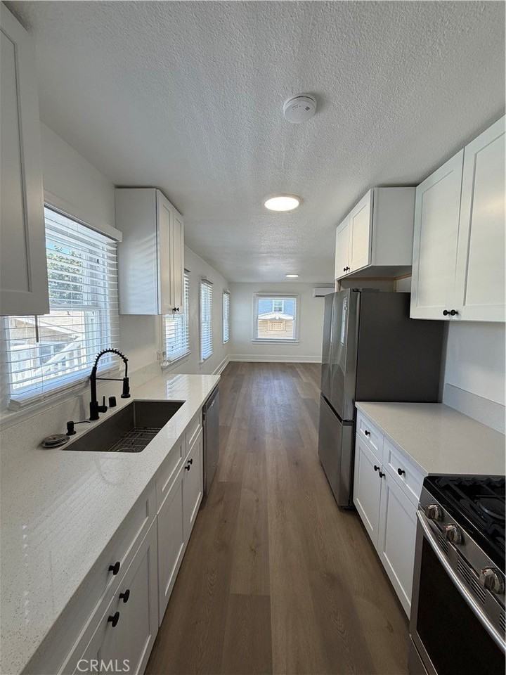 125 W Valencia Dr #A