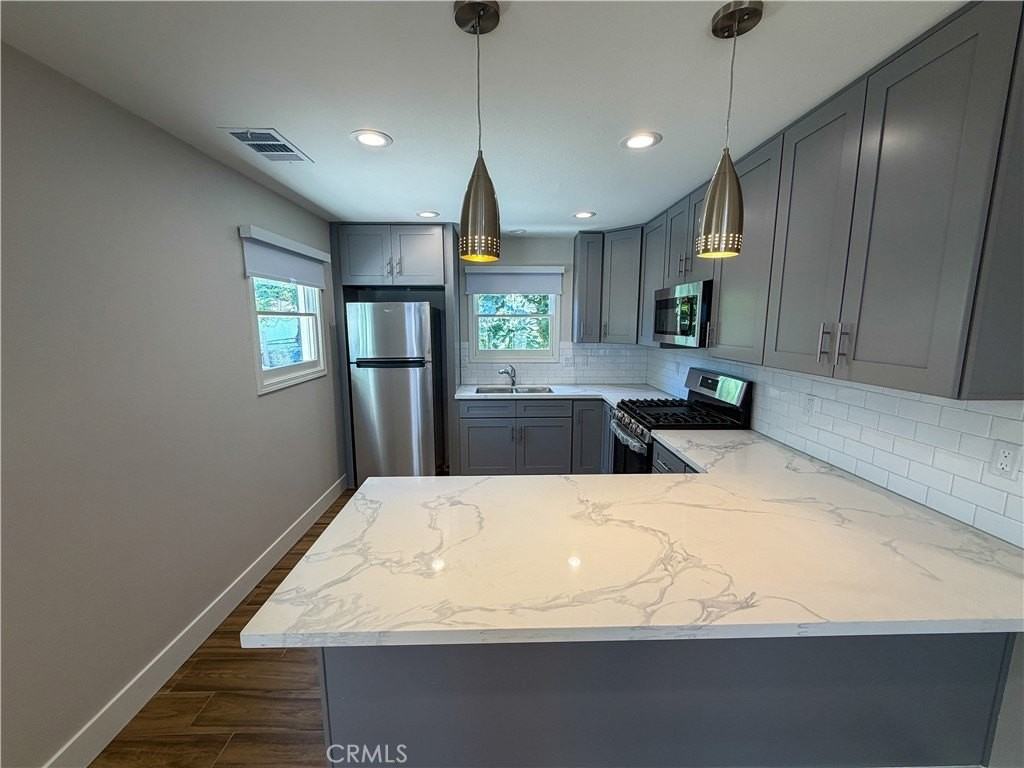 435 N Cypress St #D - Photo 7 of 29