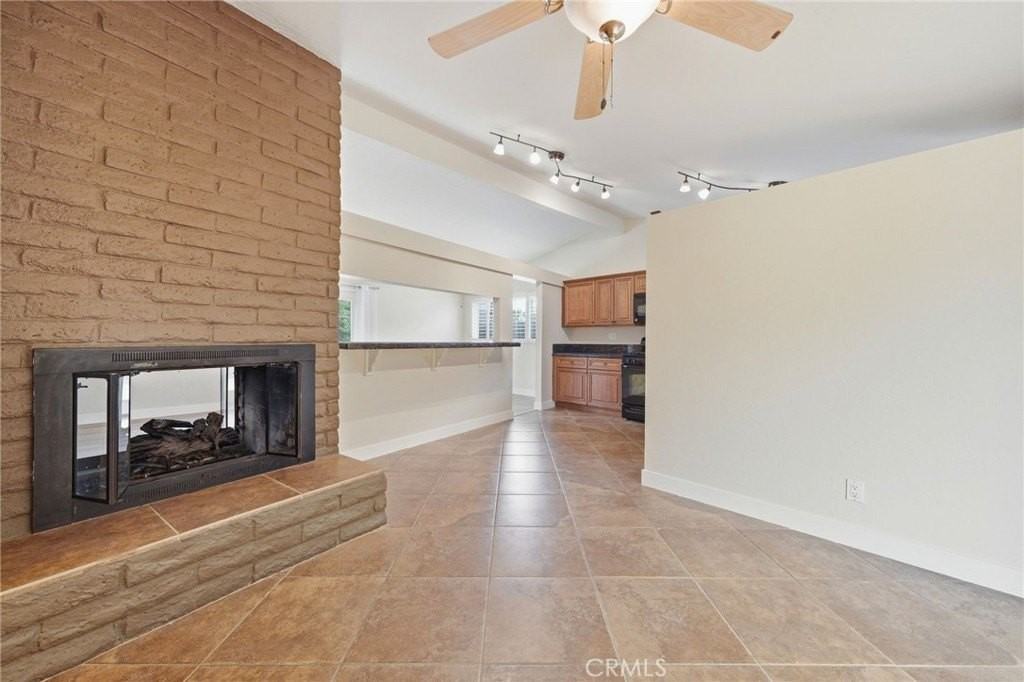 253 Princeton Dr - Photo 3 of 16
