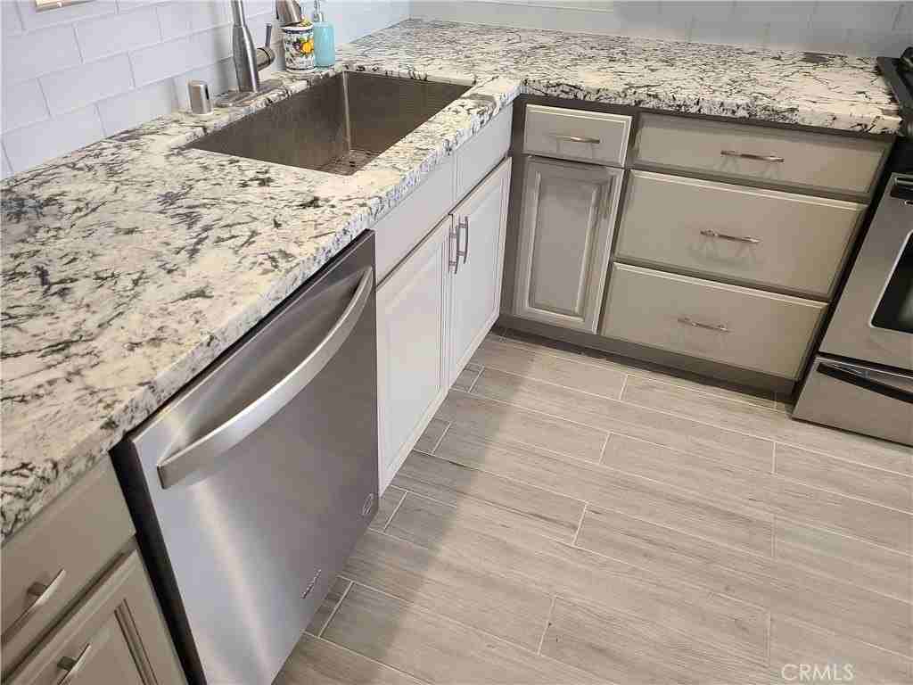 8465 Kington Way #15 - Photo 7 of 32