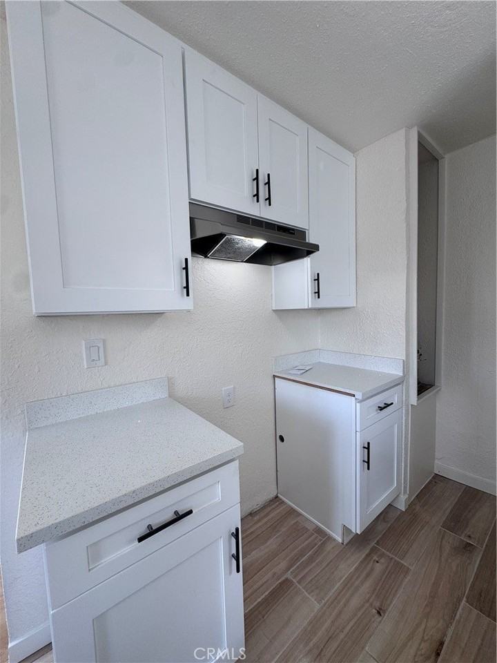 8220 Wall St - Photo 6 of 16
