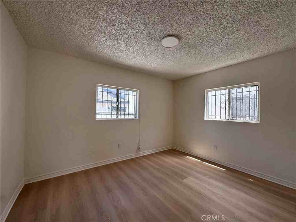 8220 Wall St - Photo 7 of 16