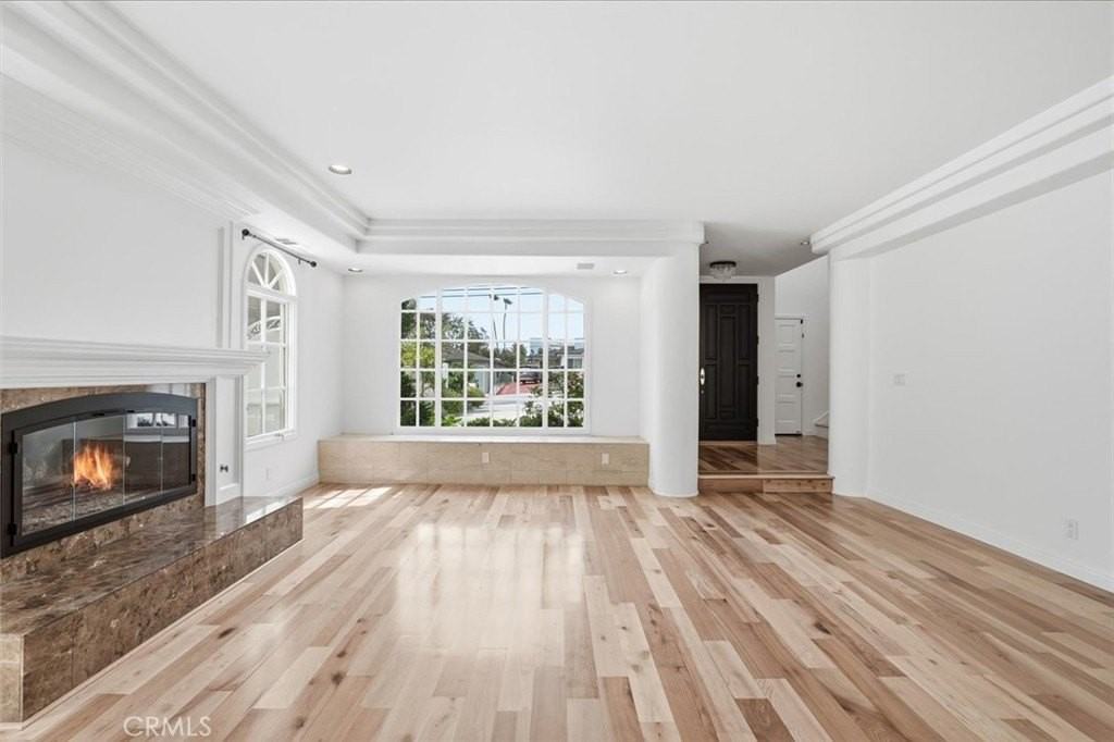 1726 11th St - Photo 5 of 50