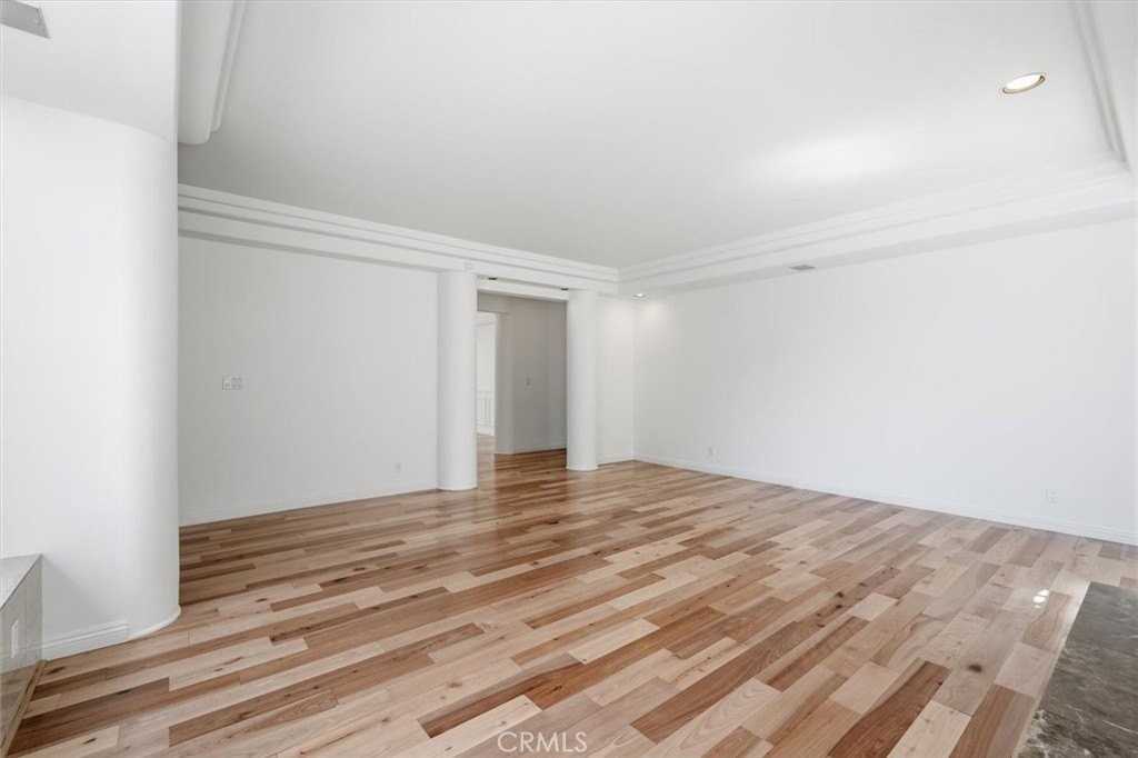 1726 11th St - Photo 7 of 50