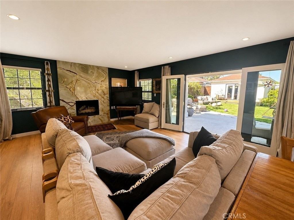 427 N Maria Ave - Photo 7 of 33