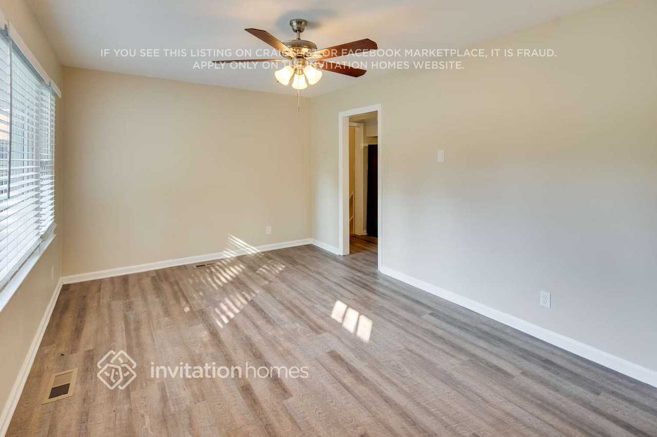 909 Friendly Pl - Photo 3 of 24