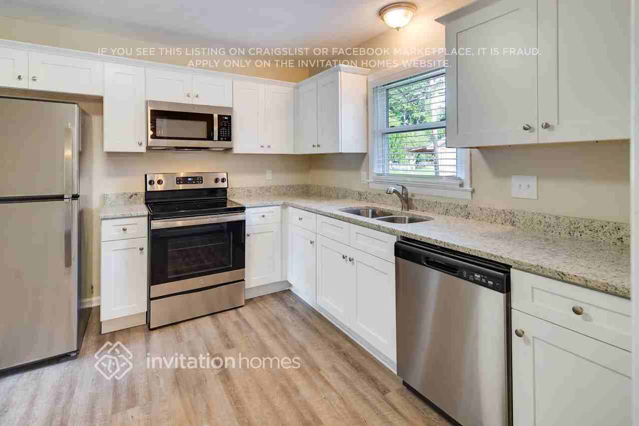 909 Friendly Pl - Photo 7 of 24