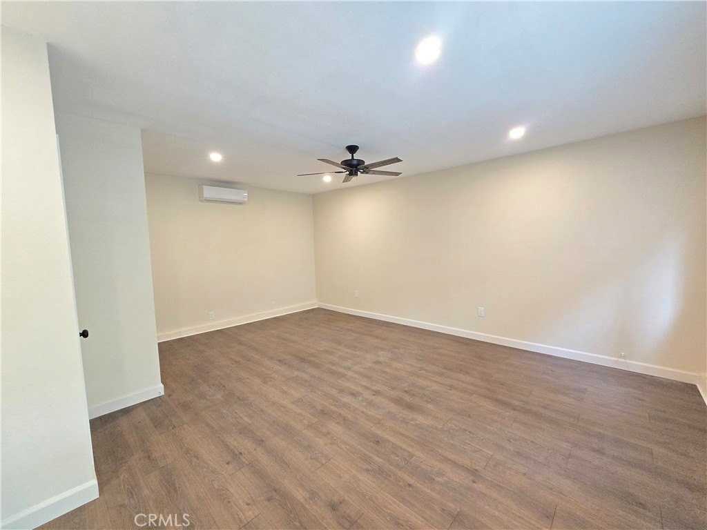 1346 N Midsite Ave - Photo 5 of 7