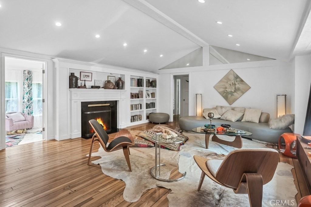 3442 Laurel Canyon Blvd - Photo 3 of 33